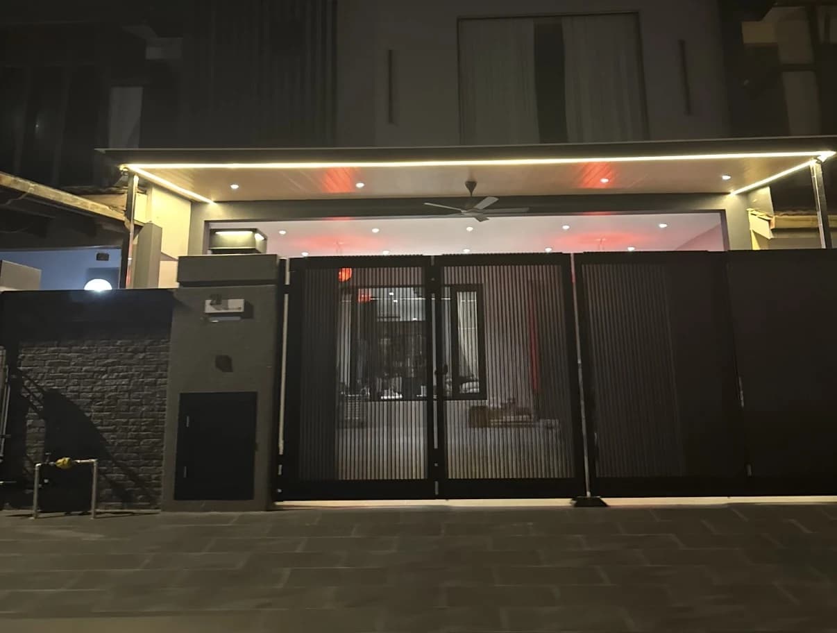 Fixed Metal & Polycarbonate Car Porch Awnings